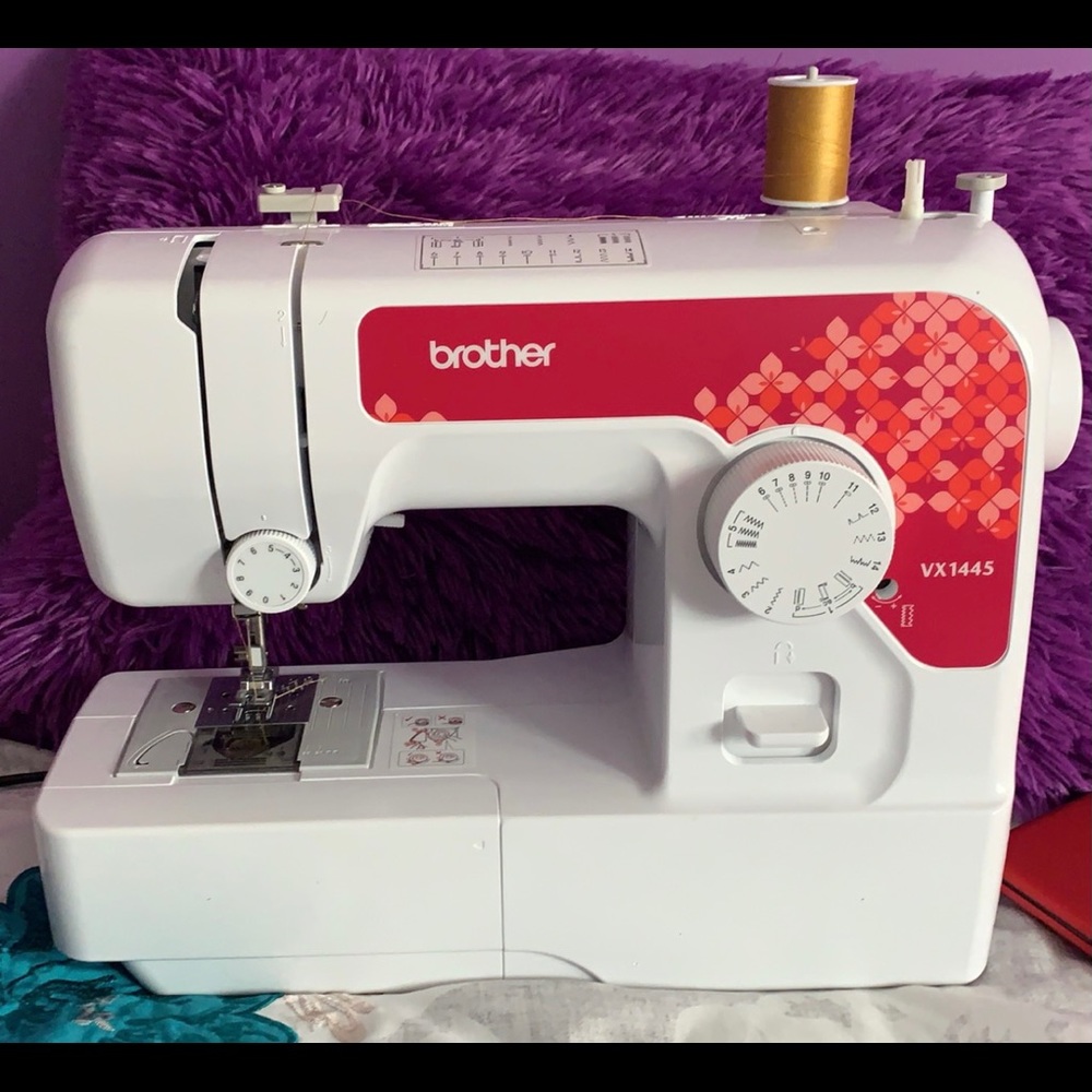 Sewing machine - Picture 2 of 2